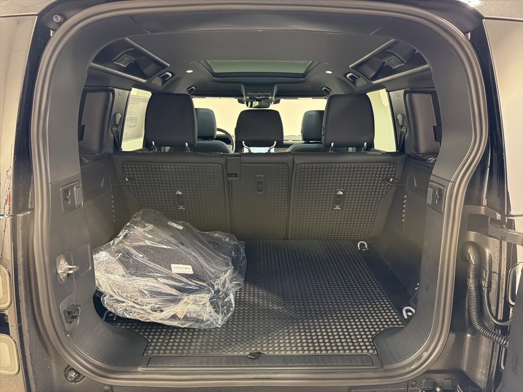 New 2026 Land Rover Defender 110 X-Dynamic SE image 29