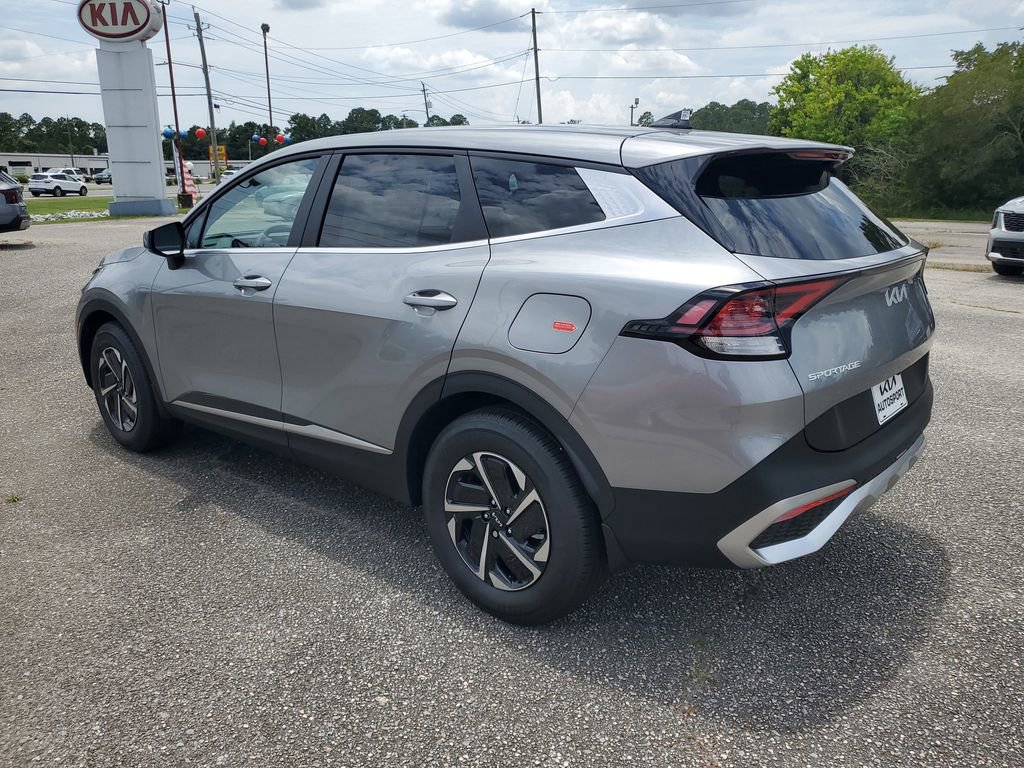 New 2025 Kia Sportage LX FWD image 3