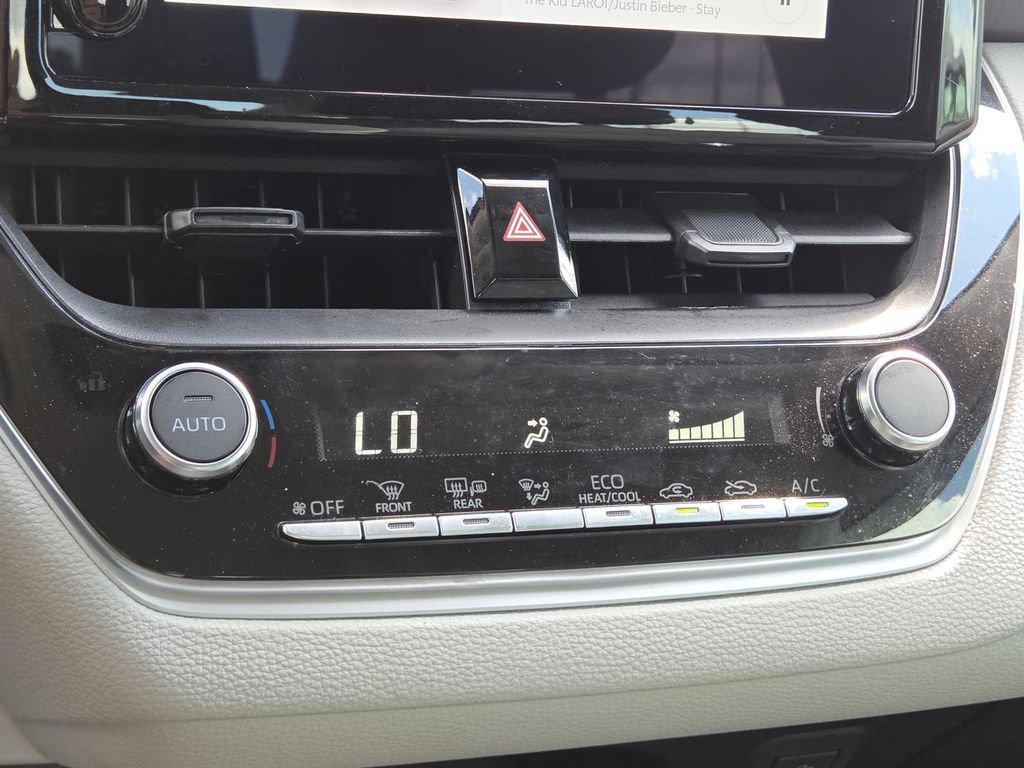Used 2025 Toyota Corolla LE w/ Convenience Package FWD image 27