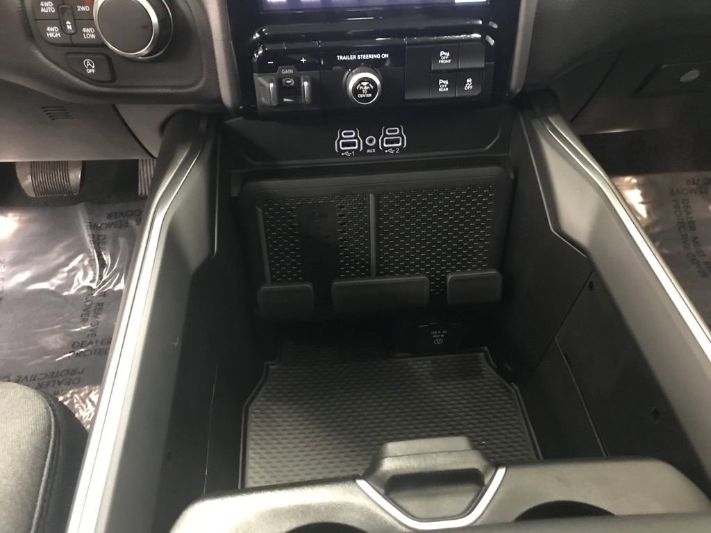 New 2026 RAM 1500 4x4 Crew Cab image 27