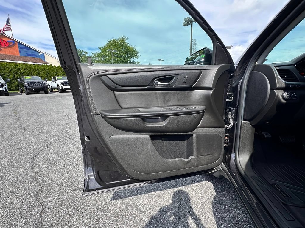Used 2017 Chevrolet Traverse LT w/ Style and Technology Package AWD/4WD image 23