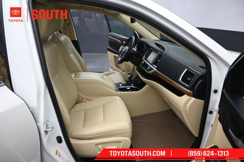 Used 2017 Toyota Highlander Limited AWD/4WD image 36