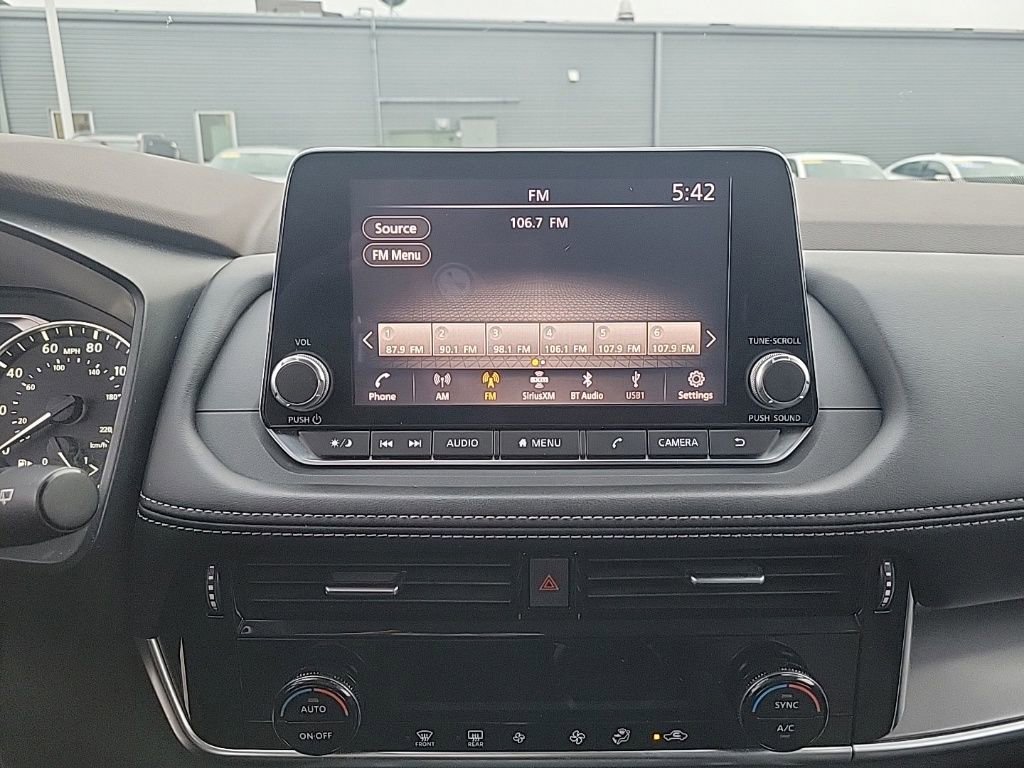 Used 2021 Nissan Rogue SV image 15