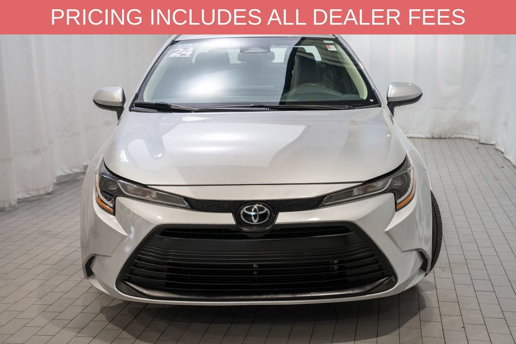 Used 2024 Toyota Corolla LE FWD image 2