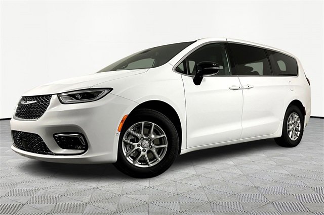 New 2026 Chrysler Pacifica Select image 1