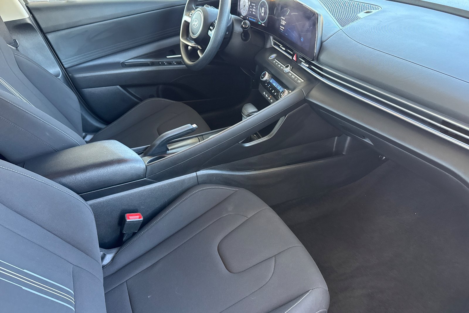 Used 2024 Hyundai Elantra SEL FWD image 22