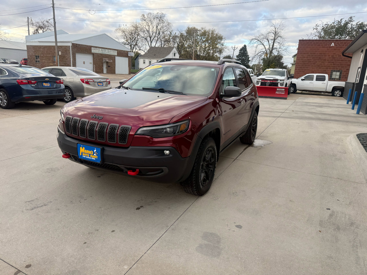 Used 2019 Jeep Cherokee Trailhawk image 3