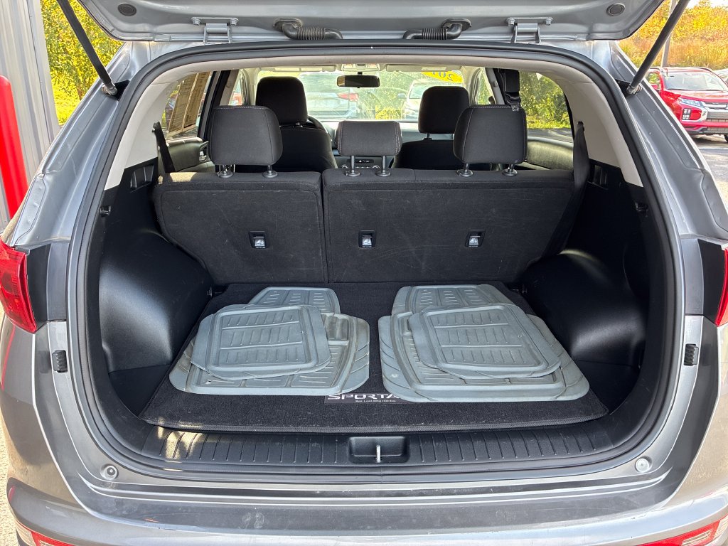 Used 2018 Kia Sportage LX AWD/4WD image 16