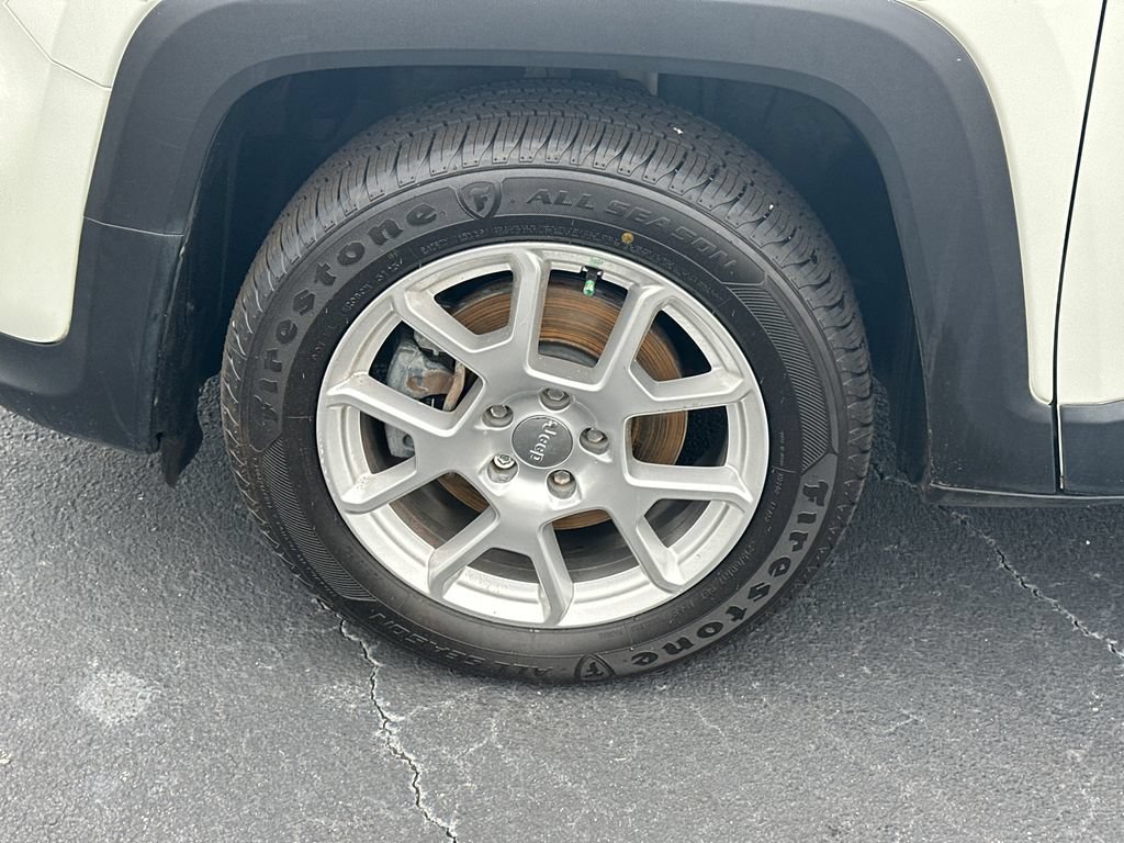 Used 2019 Jeep Renegade Latitude w/ Popular Equipment Group FWD image 11