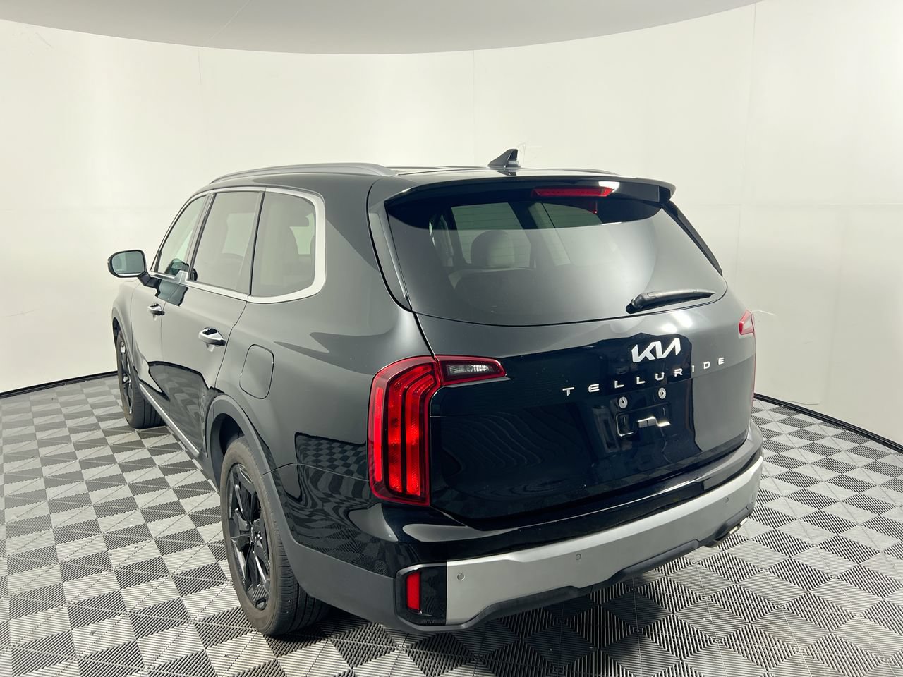 Used 2024 Kia Telluride S w/ S Sunroof Package FWD image 5