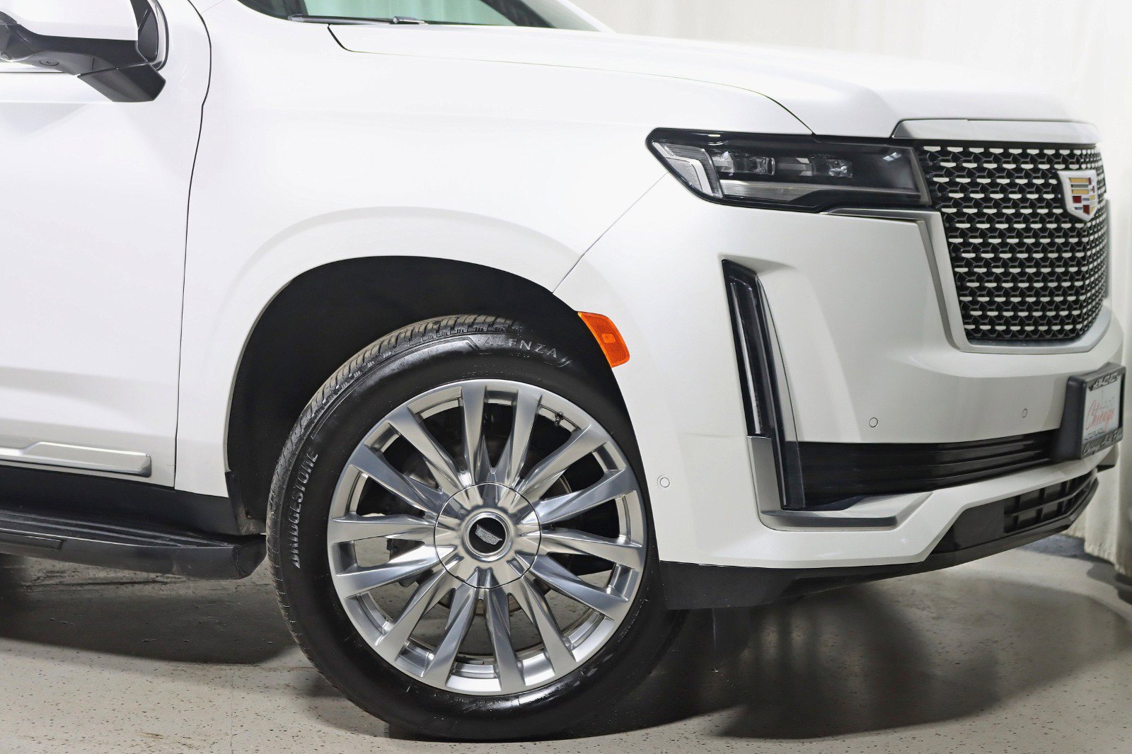 Used 2023 Cadillac Escalade ESV Premium Luxury AWD/4WD image 5