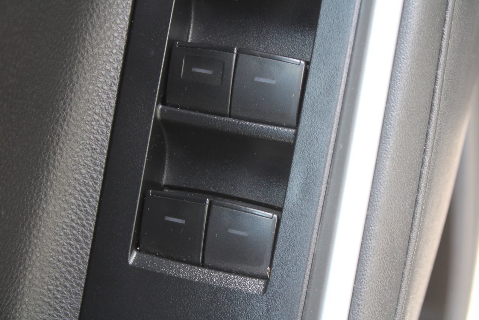 Used 2024 Toyota Highlander LE FWD image 21