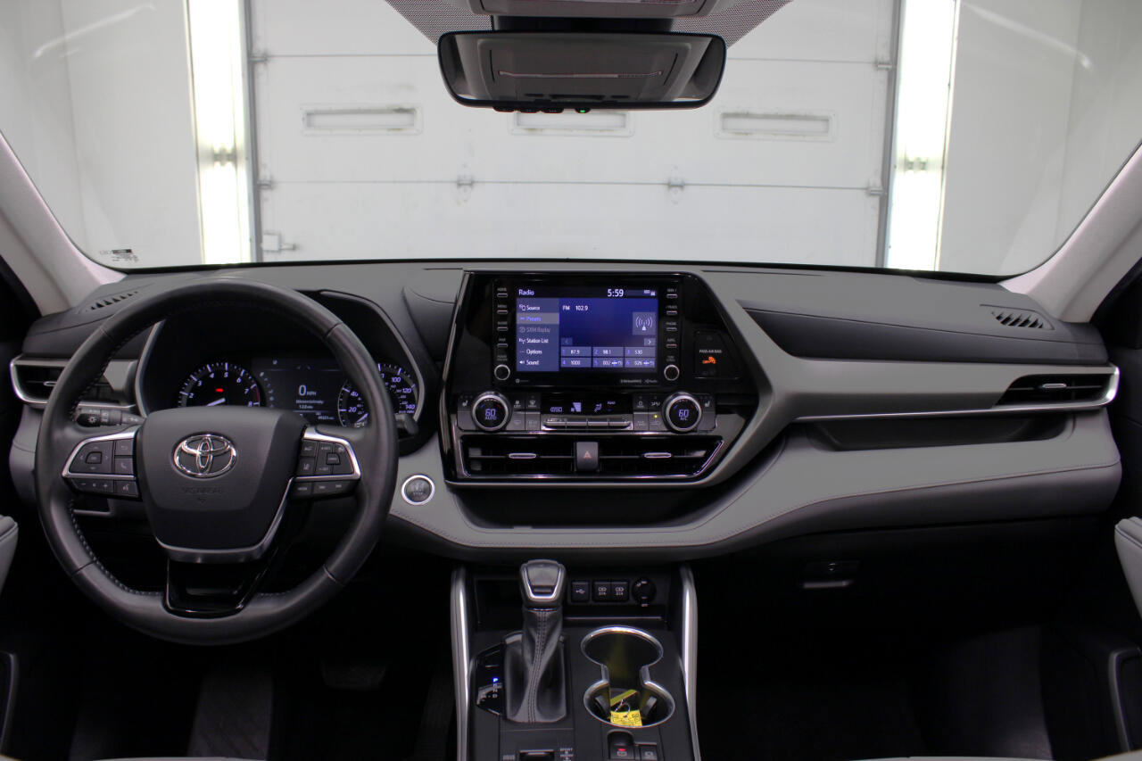 Used 2021 Toyota Highlander XLE image 55