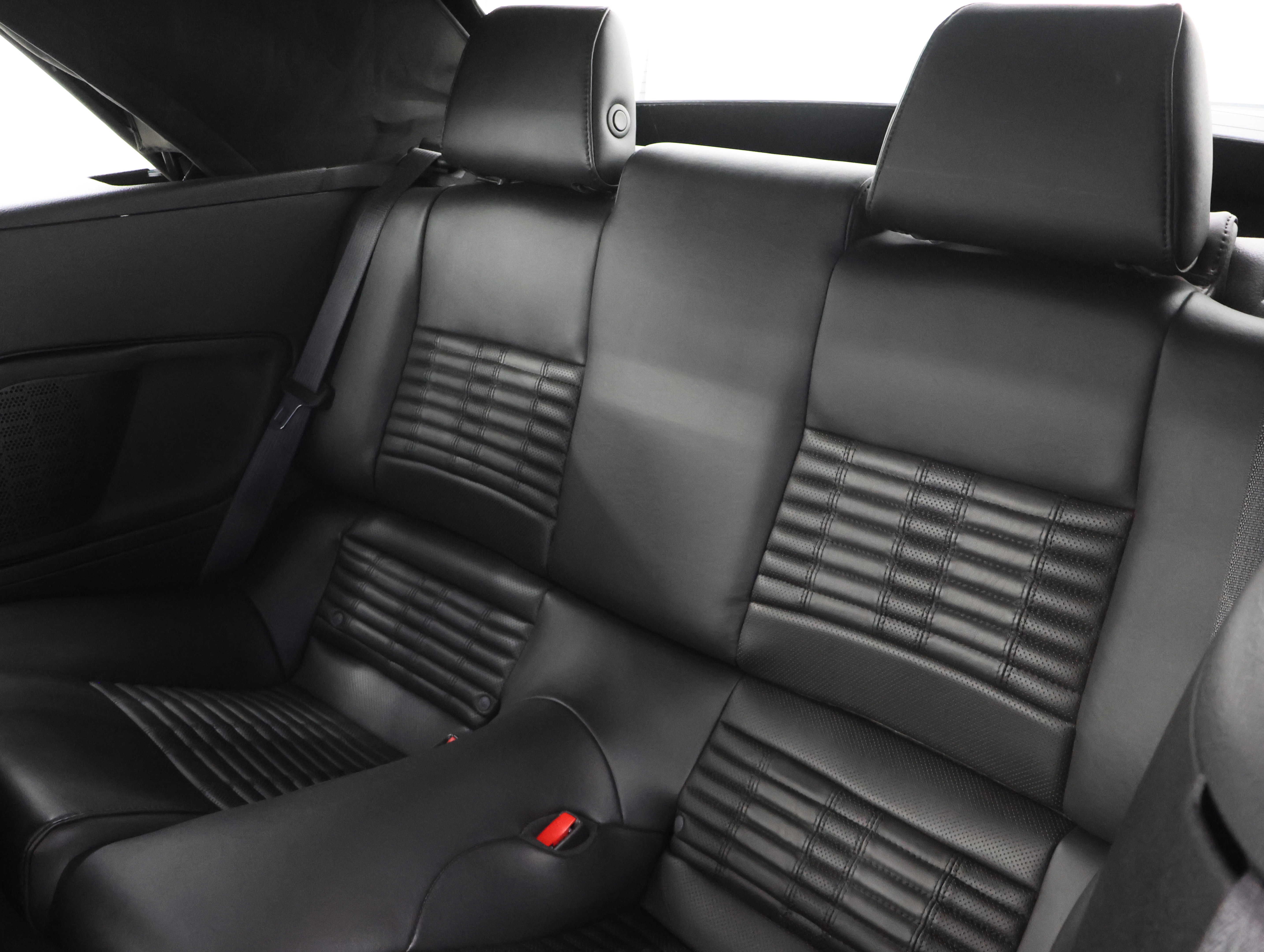 Used 2011 Ford Mustang Shelby GT500 w/ SVT Performance Pkg RWD image 9