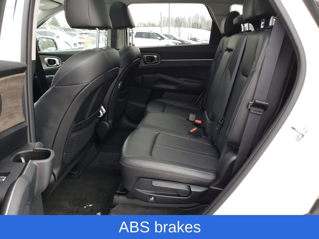 Used 2023 Kia Sorento S w/ Panoramic Sunroof Package image 28