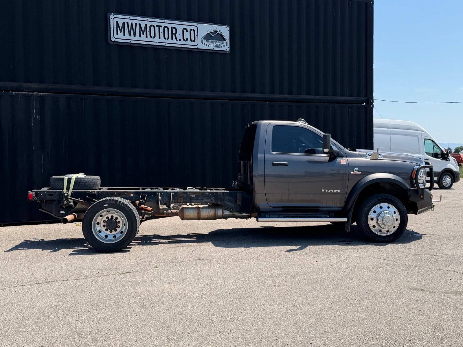 Used 2022 RAM 5500 Tradesman AWD/4WD image 3