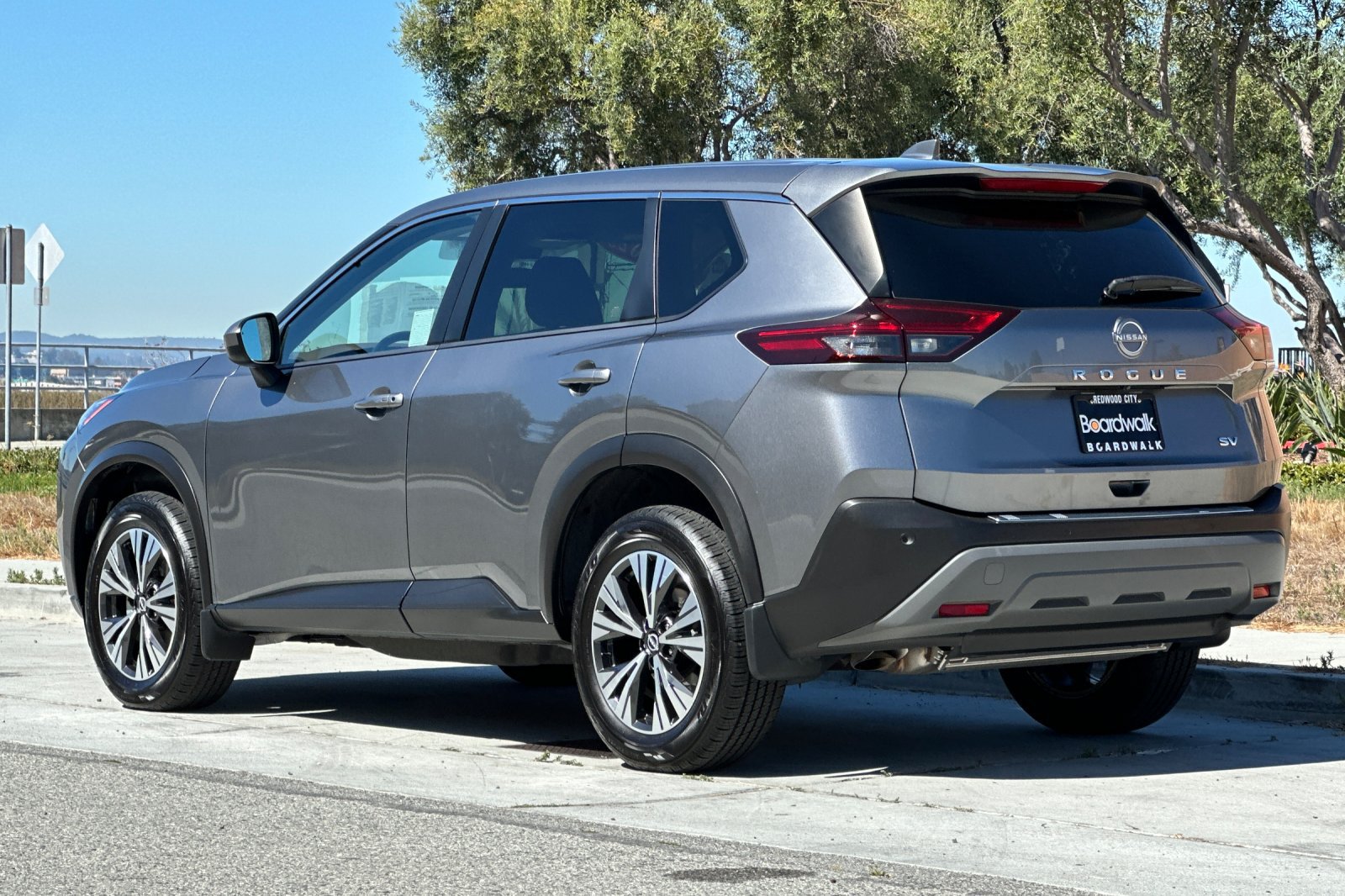 Used 2023 Nissan Rogue SV FWD image 6