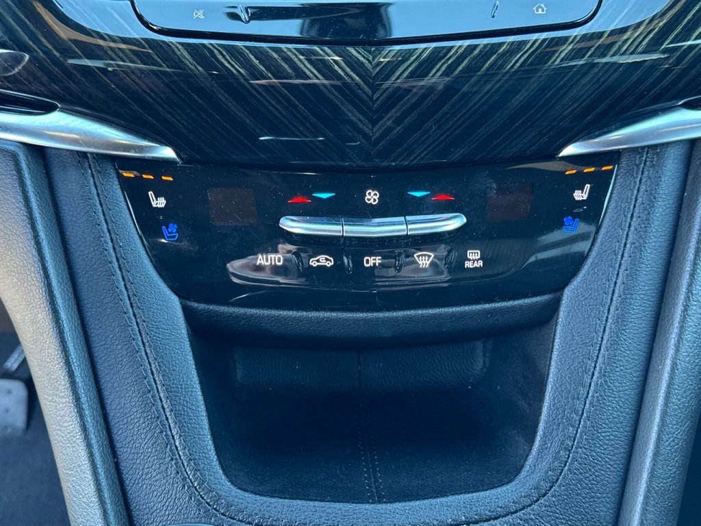 Used 2023 Cadillac XT6 Premium Luxury image 14