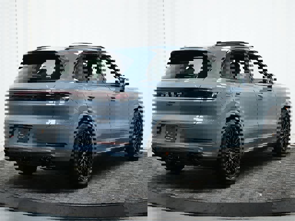 New 2025 Porsche Cayenne image 7
