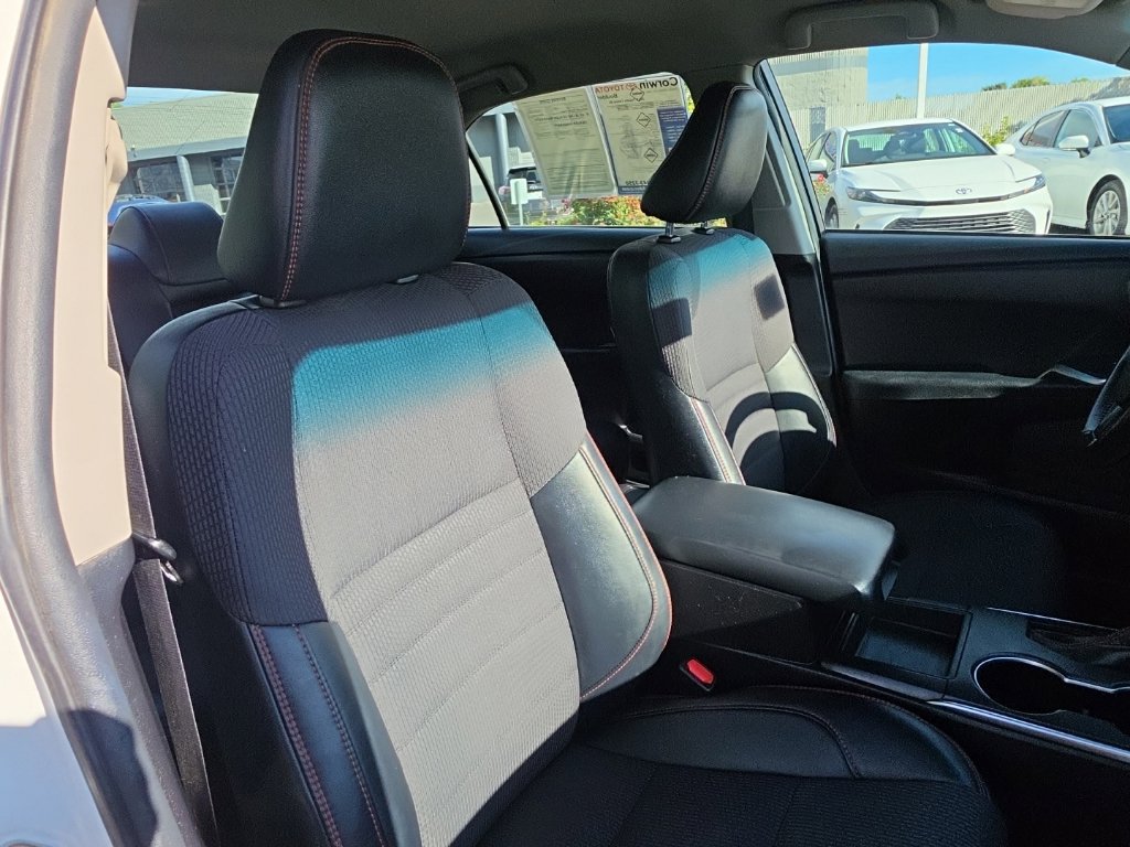 Used 2016 Toyota Camry SE FWD image 11