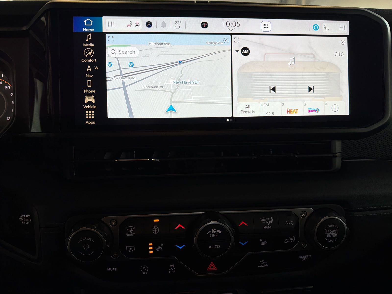 Used 2024 Jeep Wrangler Unlimited Rubicon w/ Technology Group image 26