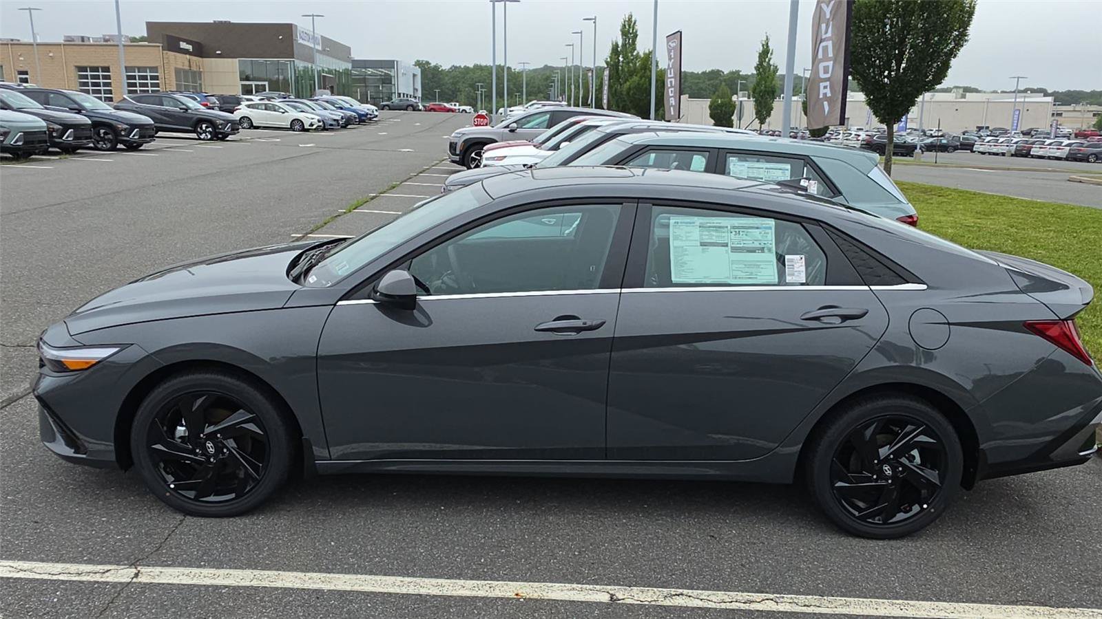 New 2026 Hyundai Elantra SEL Sport Premium FWD image 4