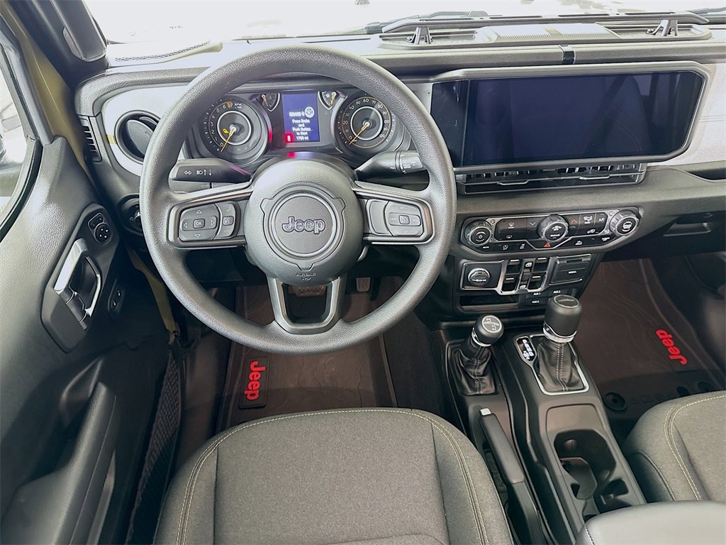 Used 2025 Jeep Gladiator Sport image 4