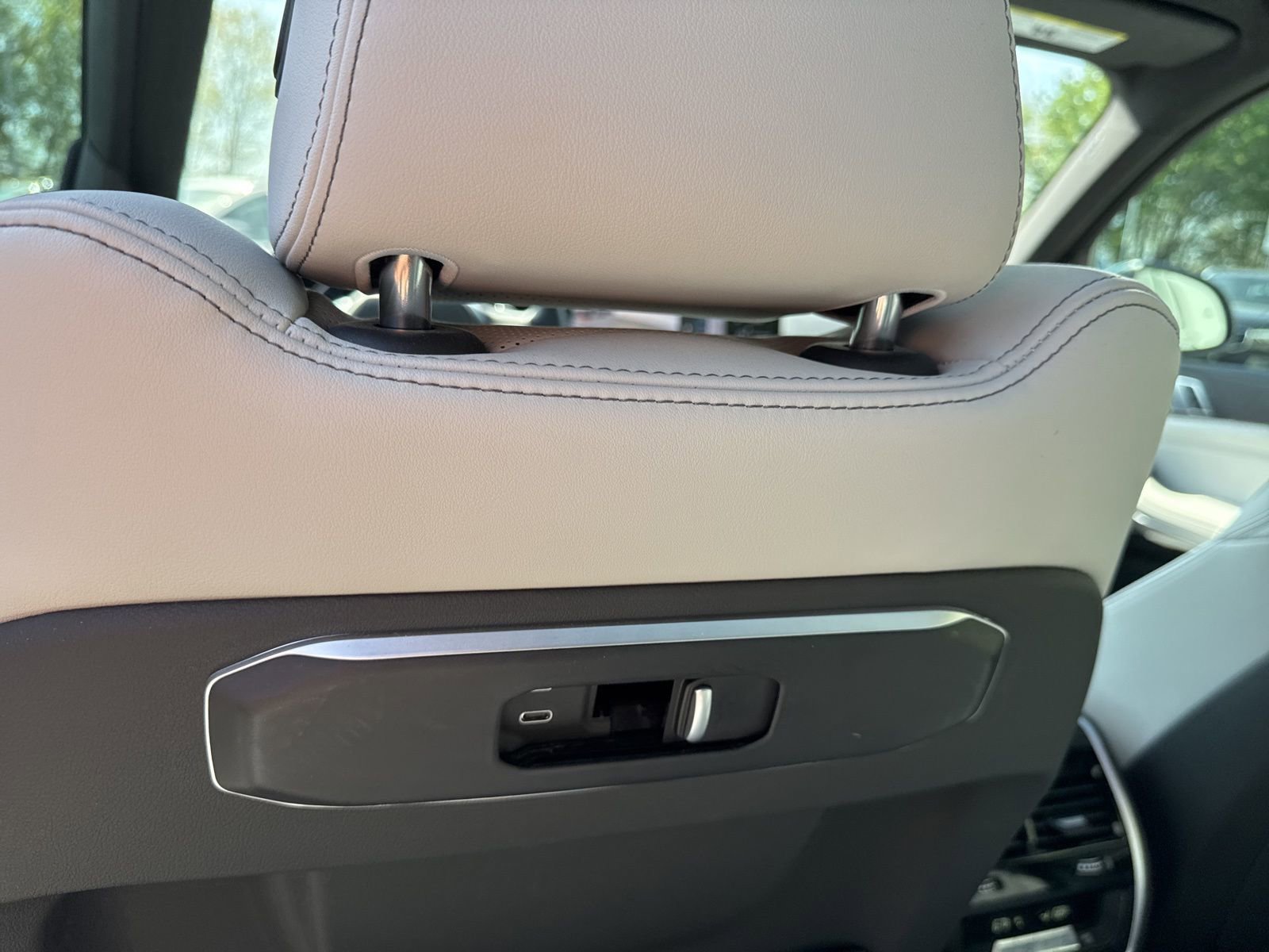 Used 2024 BMW X5 sDrive40i w/ Premium Package image 18