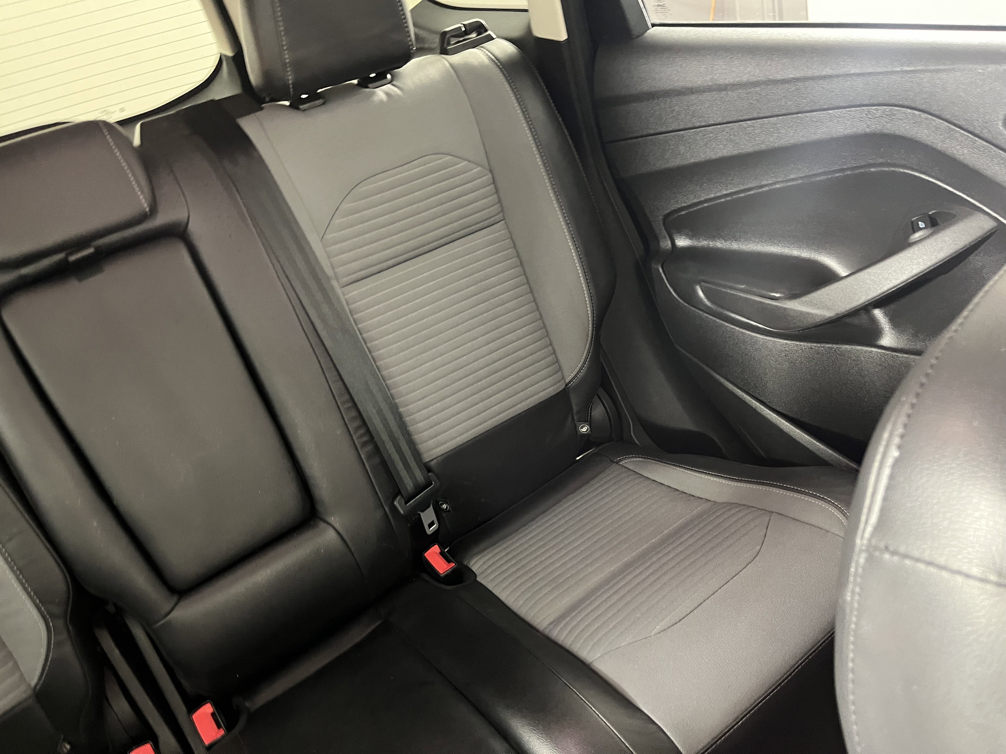 Used 2018 Ford Escape SE w/ SE Sport Appearance Package image 23