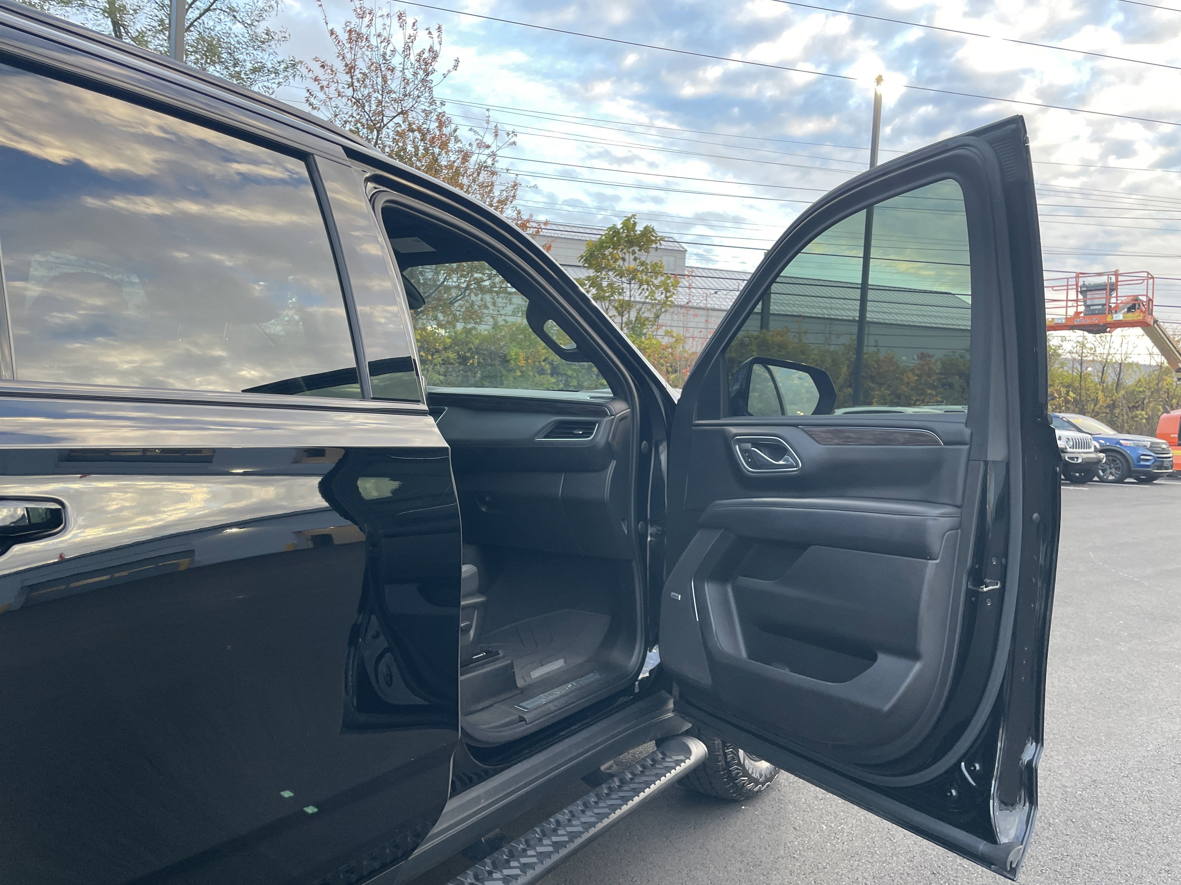 Used 2021 Chevrolet Tahoe Z71 w/ Luxury Package image 8