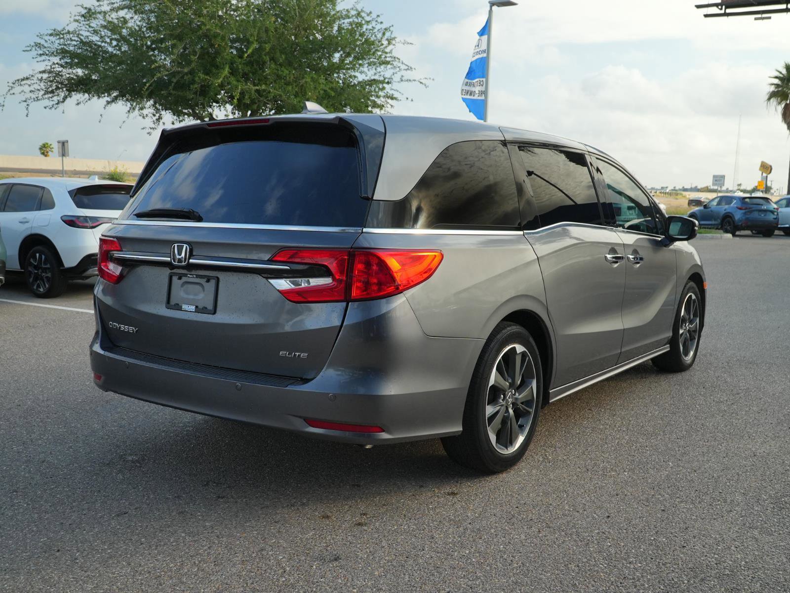 Used 2024 Honda Odyssey Elite image 5