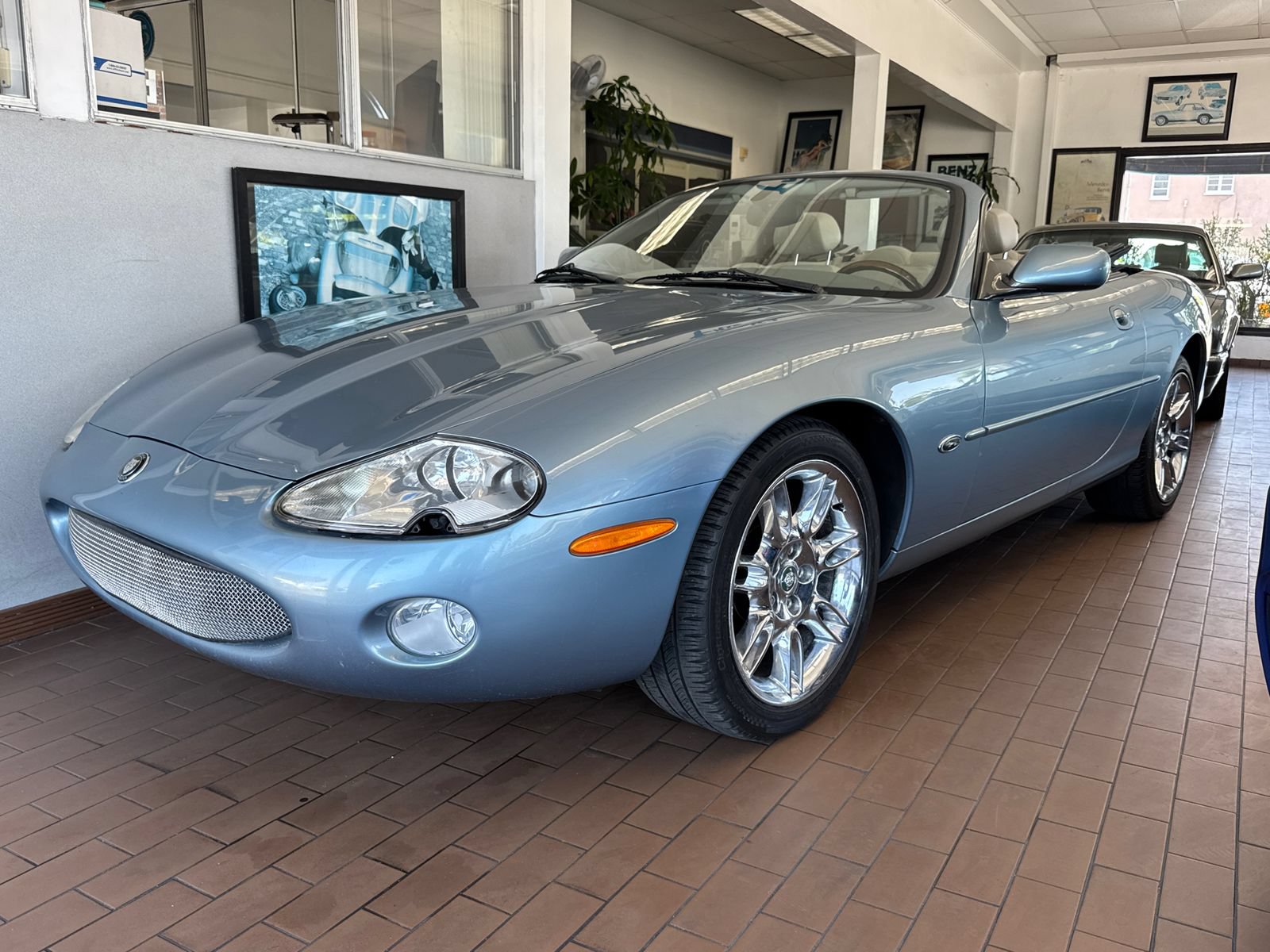 Used 2002 Jaguar XK8 Convertible RWD image 2