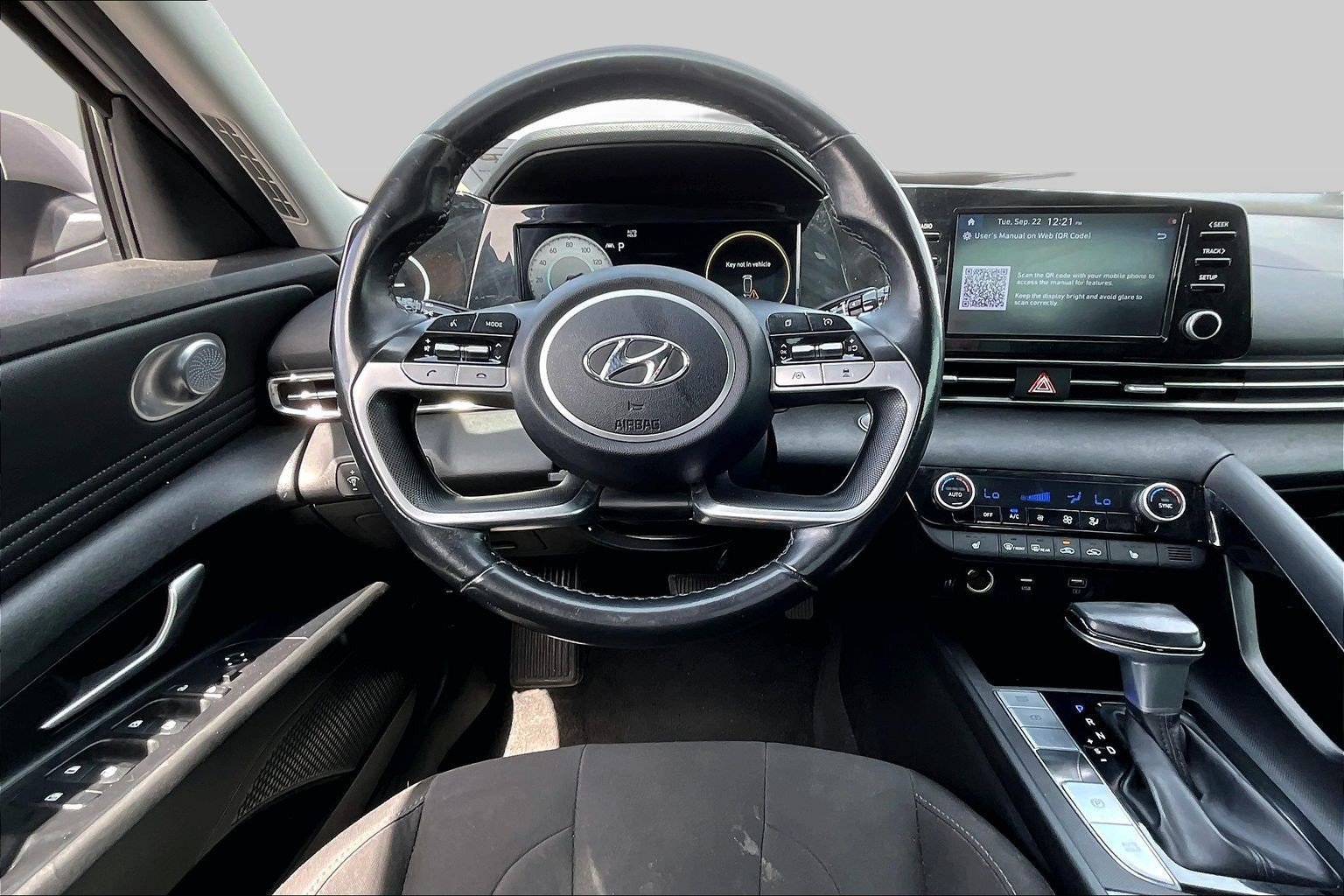 Used 2021 Hyundai Elantra SEL w/ Convenience + Premium Package FWD image 5