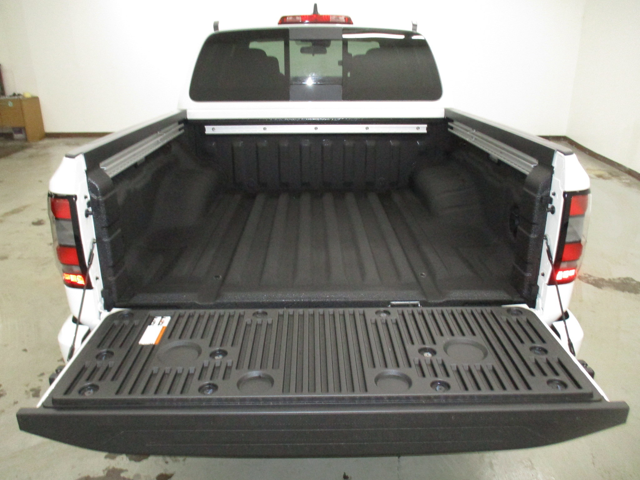 New 2026 Nissan Frontier SV w/ SV Convenience Package AWD/4WD image 12