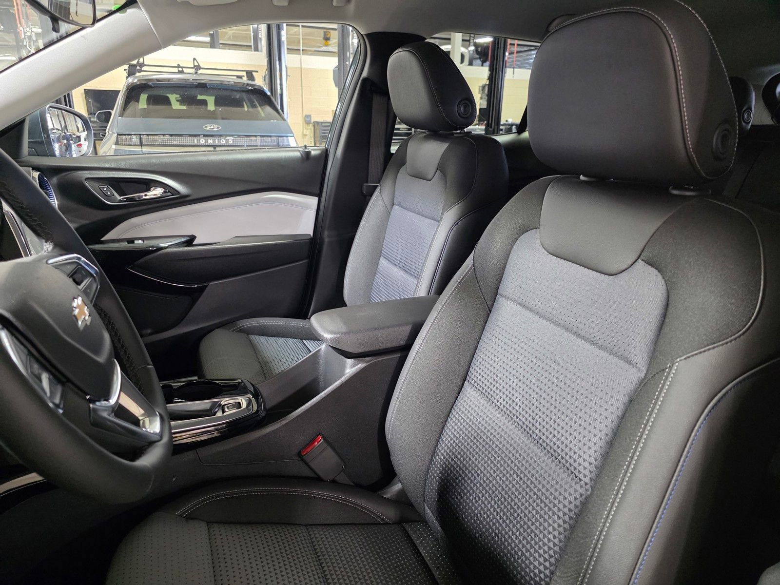 New 2026 Chevrolet Trax LT w/ Driver Confidence Package FWD image 23