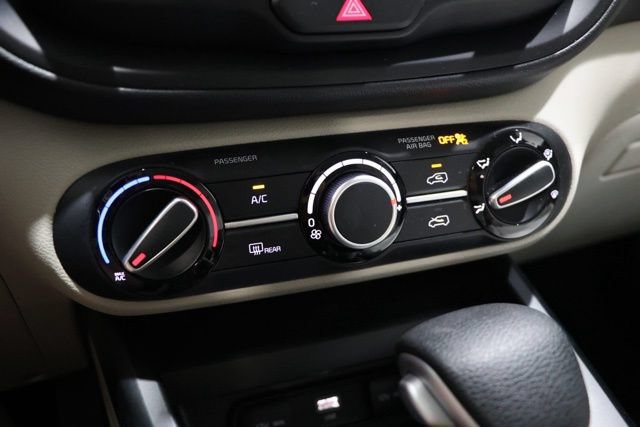 Used 2025 Kia Soul LX w/ LX Technology Package FWD image 26