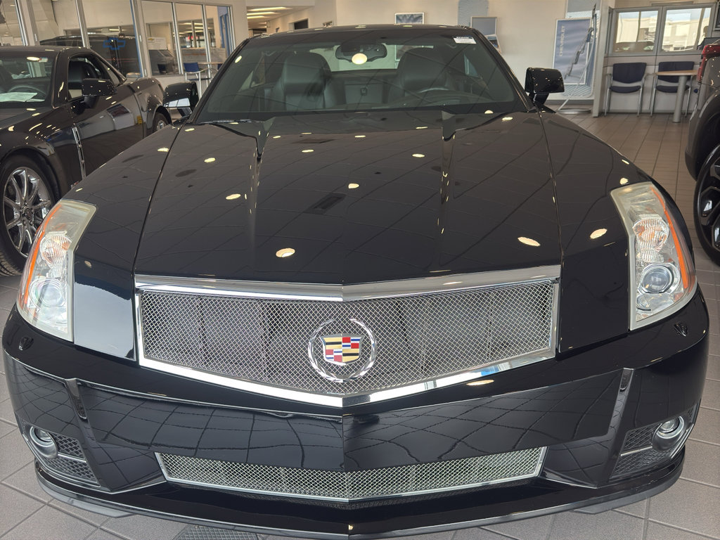 Used 2009 Cadillac XLR V RWD image 2