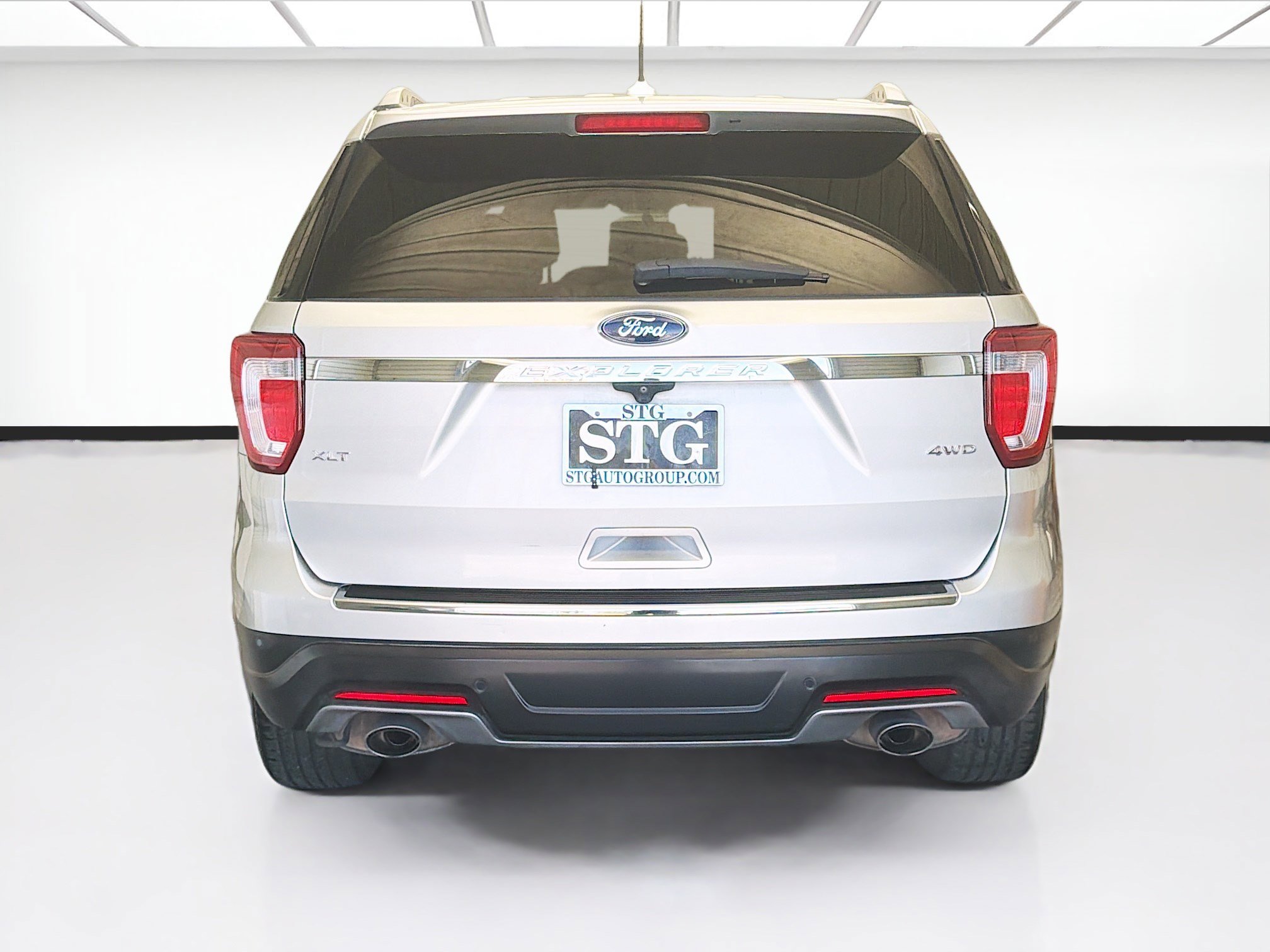 Used 2018 Ford Explorer XLT w/ Equipment Group 201A image 5