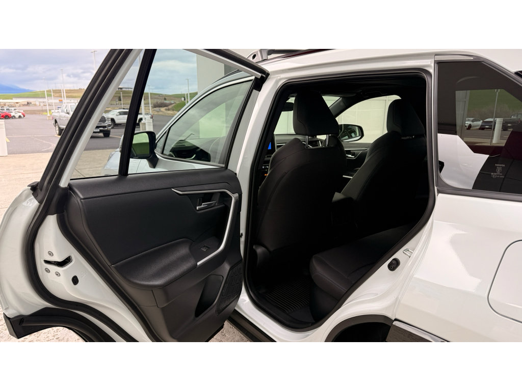 Used 2025 Toyota RAV4 SE w/ Convenience Package AWD/4WD image 16