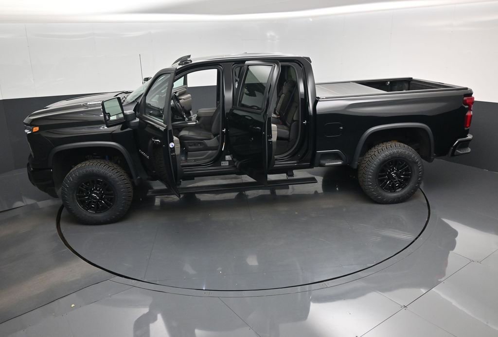 Used 2024 Chevrolet Silverado 2500 ZR2 w/ Technology Package image 17