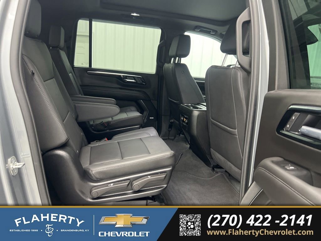 Used 2025 Chevrolet Suburban LT w/ Comfort Package AWD/4WD image 12