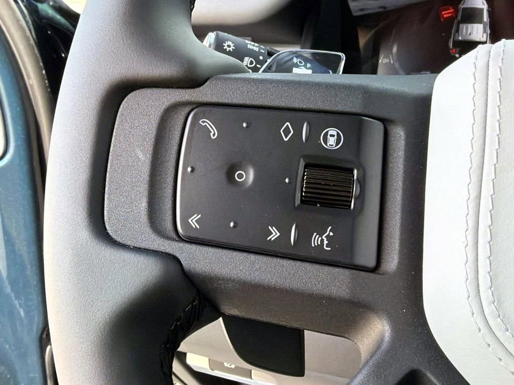 New 2026 Land Rover Defender 110 OCTA image 32