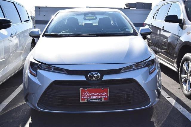 Used 2025 Toyota Corolla LE image 3