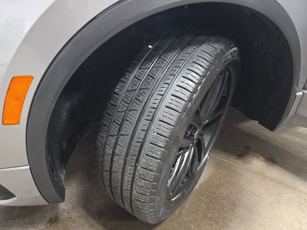 Used 2022 Volkswagen Tiguan SE R-Line image 32