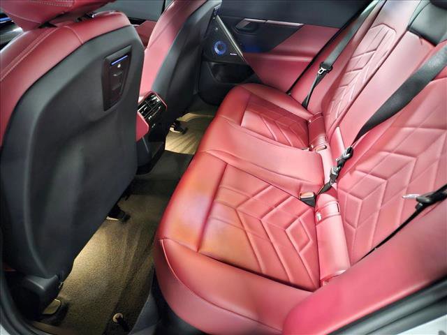 Used 2024 BMW 530i 530i w/ M Sport Package image 18