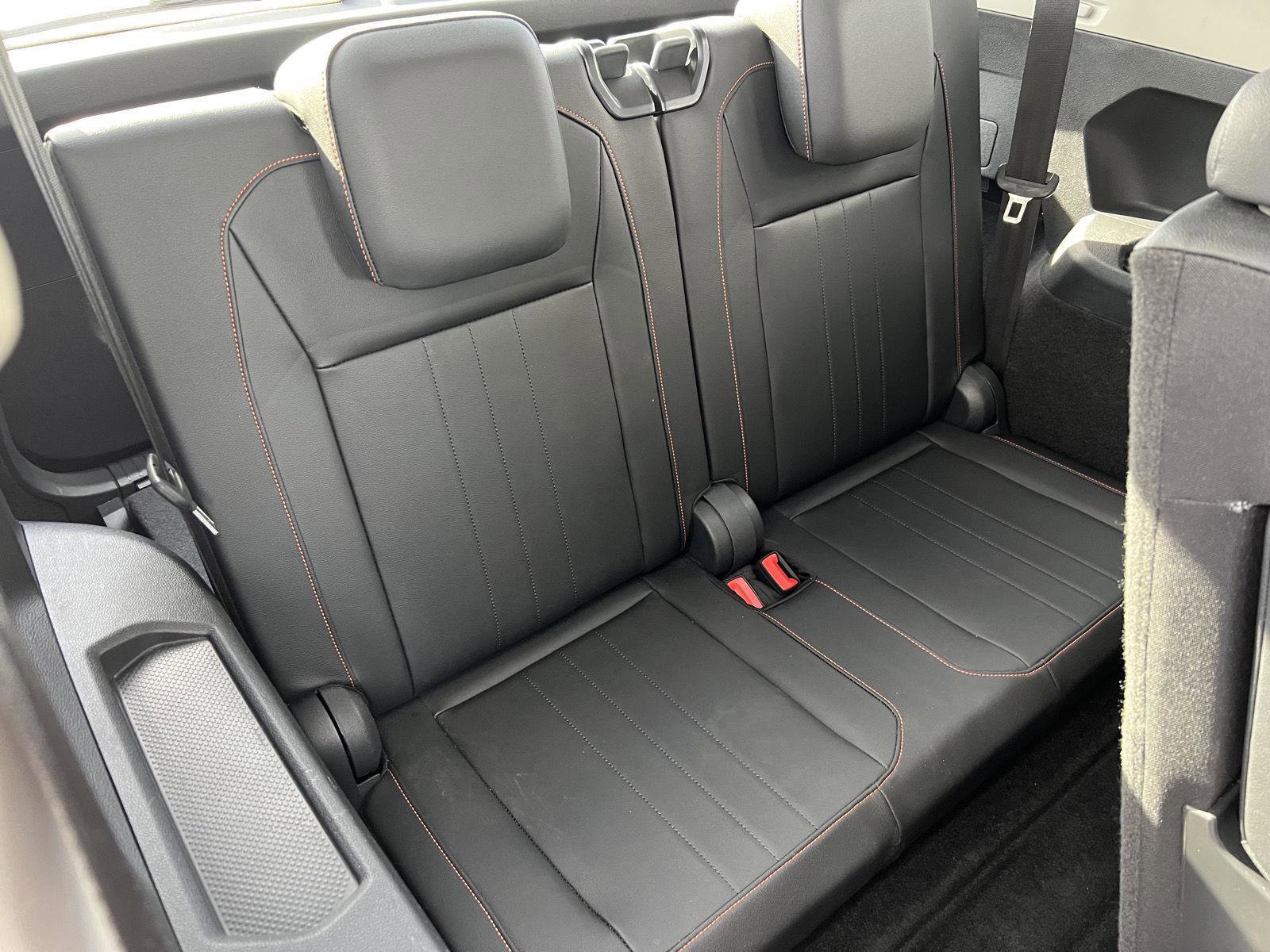 Used 2024 Volkswagen Tiguan Wolfsburg Edition image 37