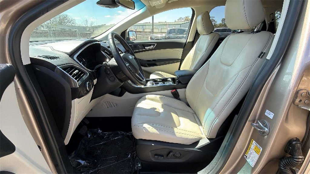 Used 2020 Ford Edge Titanium image 16