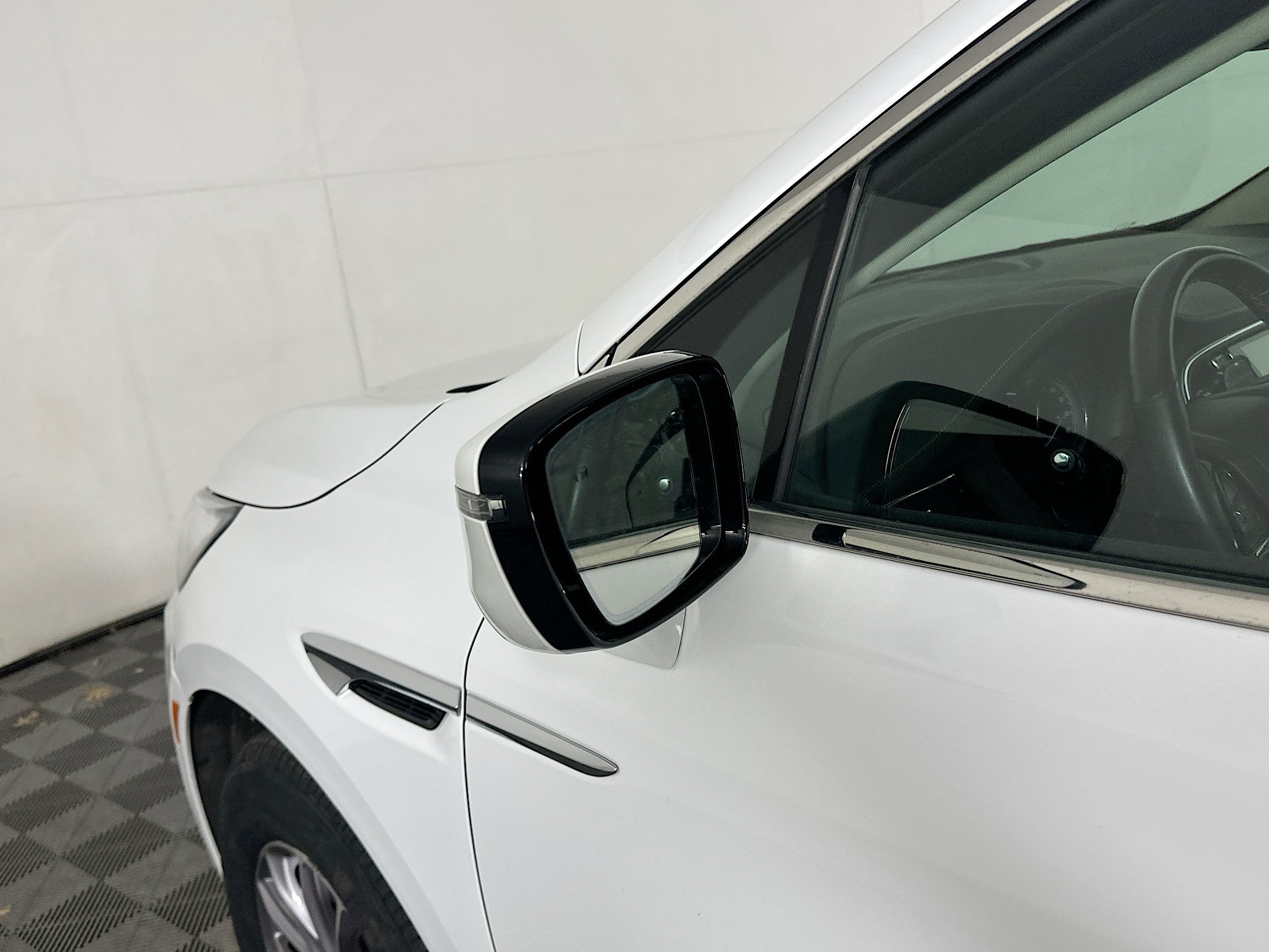 Used 2024 Buick Enclave Essence w/ Technology Package image 16