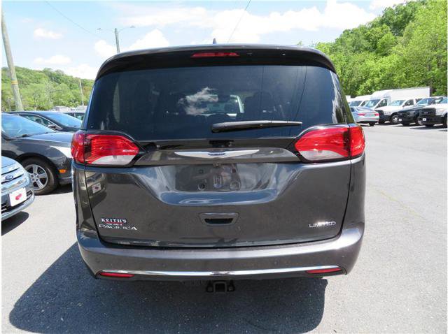 Used 2019 Chrysler Pacifica Limited image 19