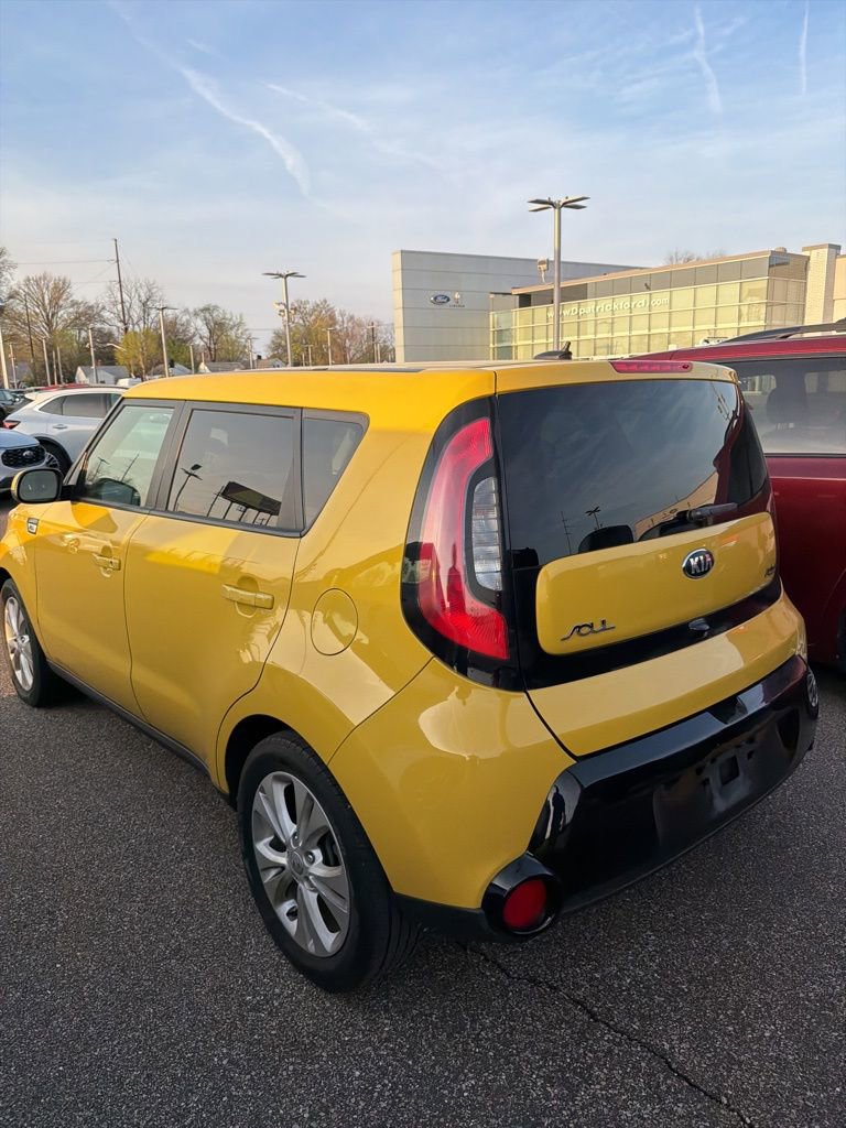 Used 2016 Kia Soul + image 5